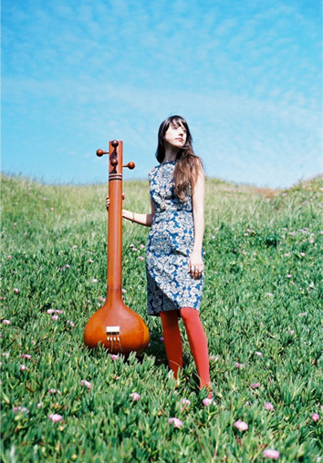 janina-guitar
